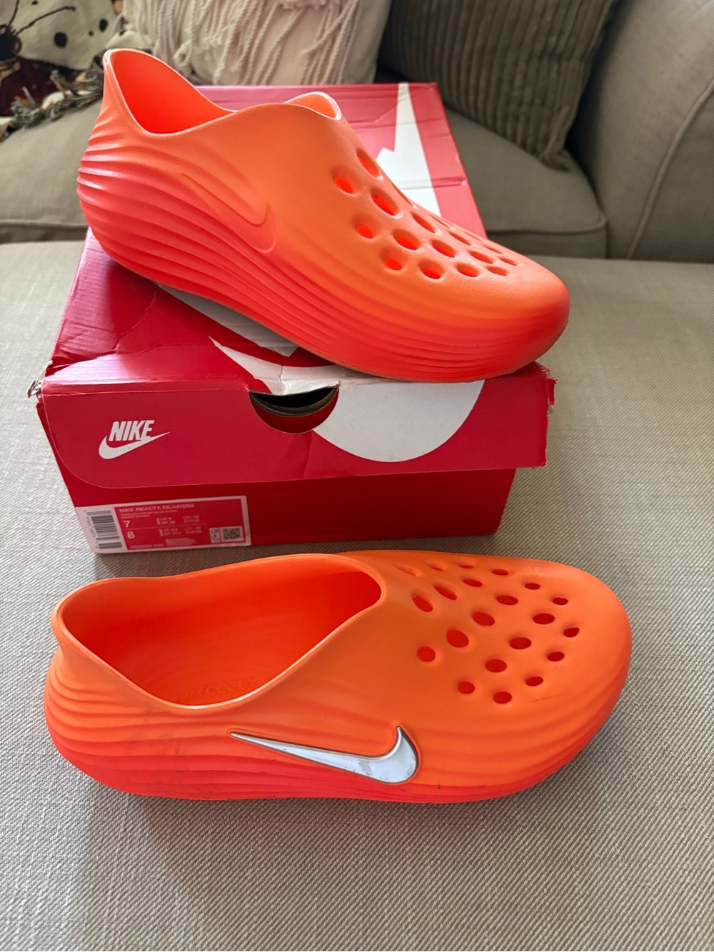 NIKE Unisex Reactx Rejuven8 Team Orange/metallic silver M7/W8. HV5070 800 foam